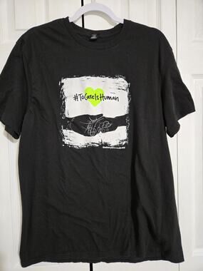 The concert tee xl unisex black tee